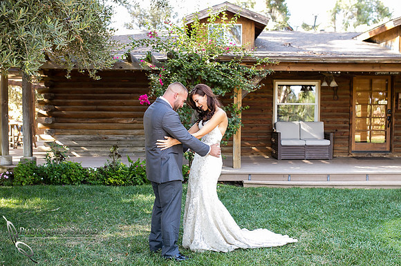 first-look-wedding-photo-at-lake-oak-meadows-by-wedding-photographer-in-temecula,-Photoquest-studio-(13)