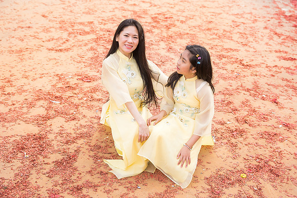 mother and daughter lunar new year viet tet photo orange county los angeles wedding photographer-77