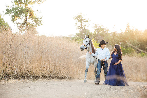 maternity photo with horse by orange county los angeles temecula riverside photographer (6)