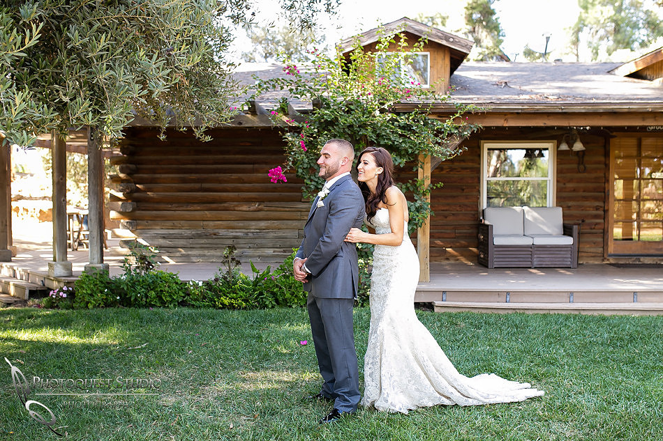 first-look-wedding-photo-at-lake-oak-meadows-by-wedding-photographer-in-temecula,-Photoquest-studio-(6)