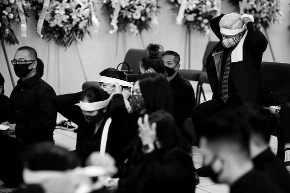 Hien's Mom Funeral-B&W (63)