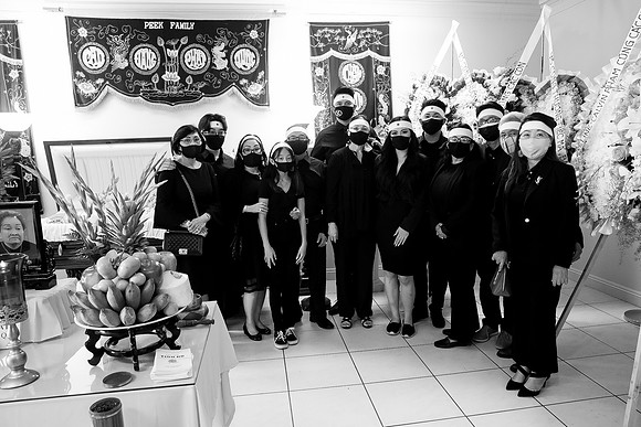 Hien's Mom Funeral-B&W (179)