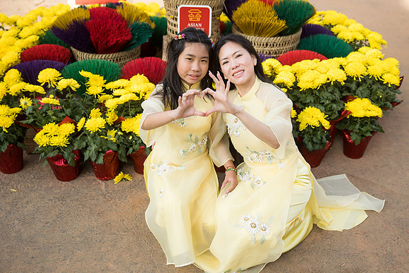 mother and daughter lunar new year viet tet photo orange county los angeles wedding photographer-13