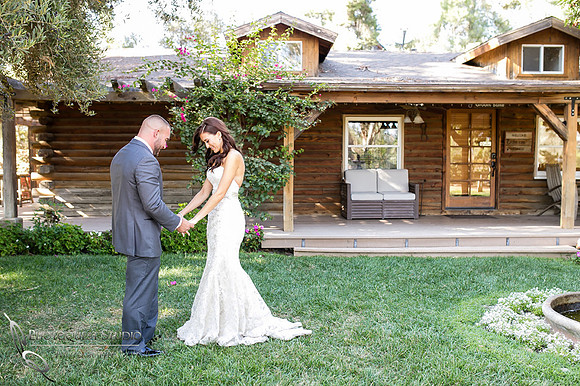 first-look-wedding-photo-at-lake-oak-meadows-by-wedding-photographer-in-temecula,-Photoquest-studio-(21)