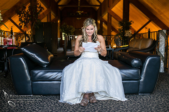 Temecula Wedding Photographer, Bride reading his letter