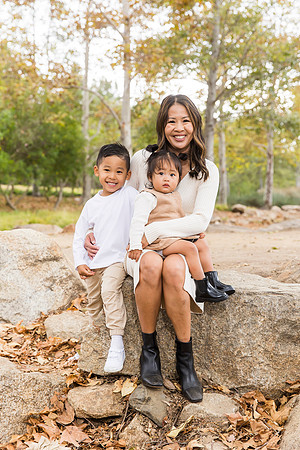 outdoor family photo in irvine by orange county wedding photographer tram bill (122)