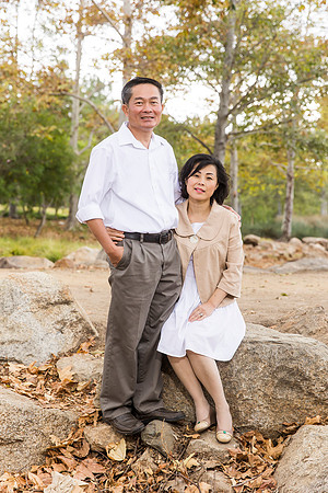 outdoor family photo in irvine by orange county wedding photographer tram bill (126)
