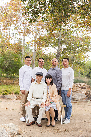 outdoor family photo in irvine by orange county wedding photographer tram bill (194)