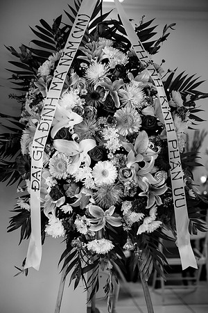 Hien's Mom Funeral-B&W (112)