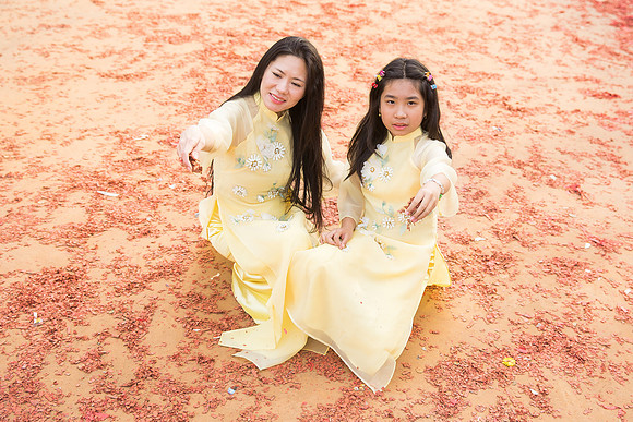mother and daughter lunar new year viet tet photo orange county los angeles wedding photographer-79