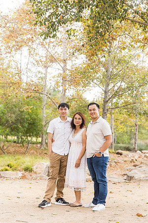 outdoor family photo in irvine by orange county wedding photographer tram bill (22)