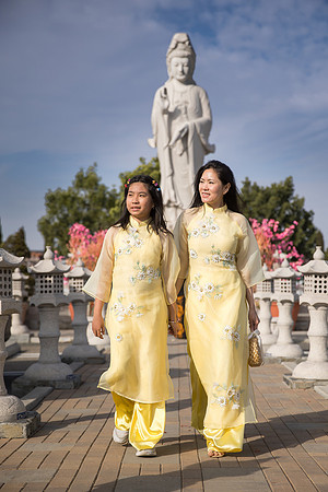 mother and daughter lunar new year viet tet photo orange county los angeles wedding photographer-24