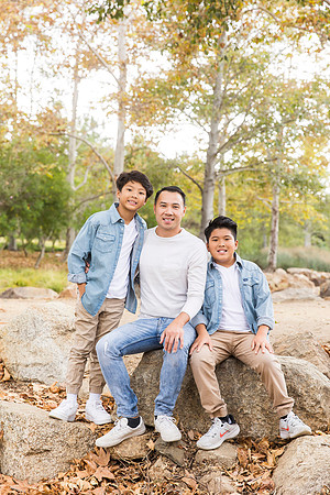 outdoor family photo in irvine by orange county wedding photographer tram bill (79)