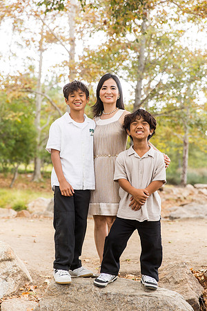 outdoor family photo in irvine by orange county wedding photographer tram bill (57)