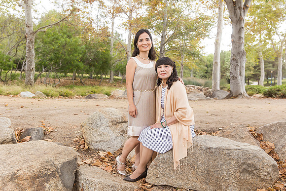 outdoor family photo in irvine by orange county wedding photographer tram bill (172)