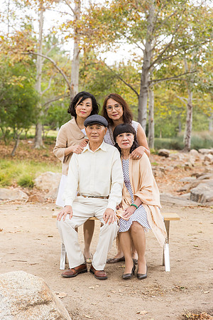 outdoor family photo in irvine by orange county wedding photographer tram bill (195)