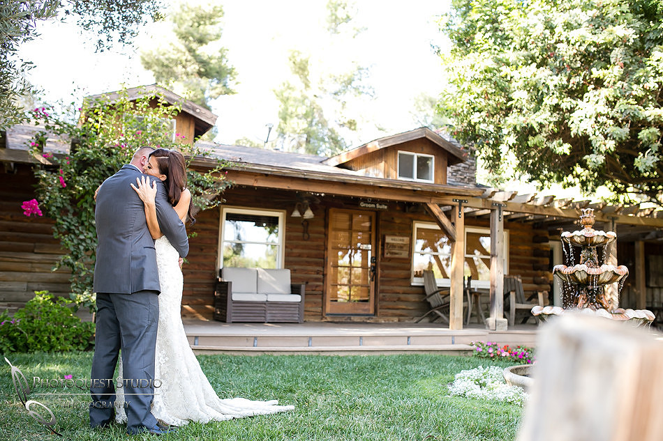 first-look-wedding-photo-at-lake-oak-meadows-by-wedding-photographer-in-temecula,-Photoquest-studio-(17)