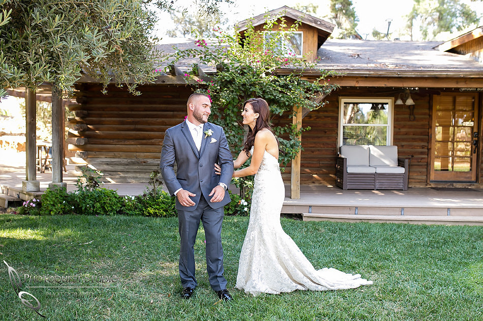 first-look-wedding-photo-at-lake-oak-meadows-by-wedding-photographer-in-temecula,-Photoquest-studio-(10)