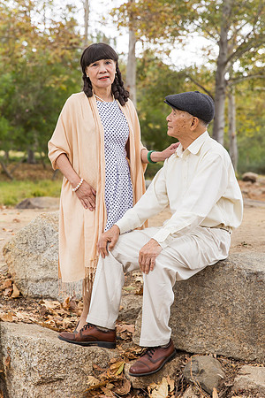 outdoor family photo in irvine by orange county wedding photographer tram bill (159)