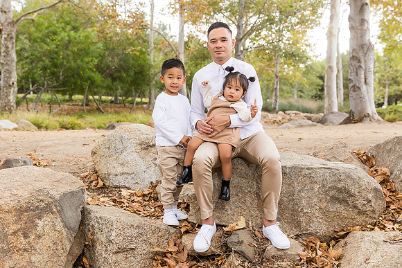 outdoor family photo in irvine by orange county wedding photographer tram bill (121)