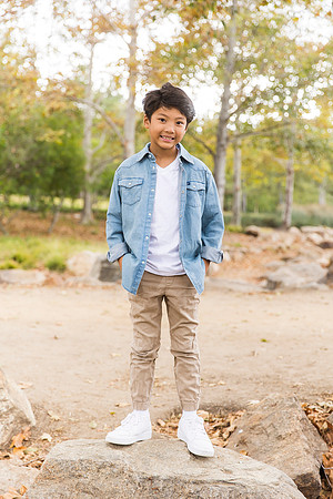 outdoor family photo in irvine by orange county wedding photographer tram bill (100)