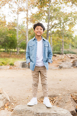 outdoor family photo in irvine by orange county wedding photographer tram bill (98)