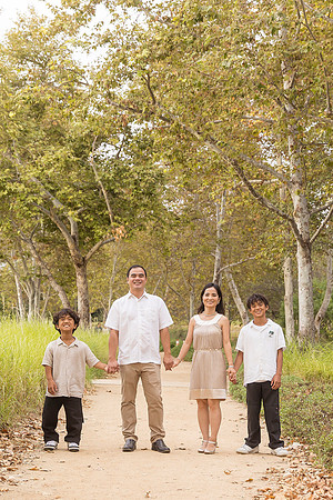 outdoor family photo in irvine by orange county wedding photographer tram bill (232)
