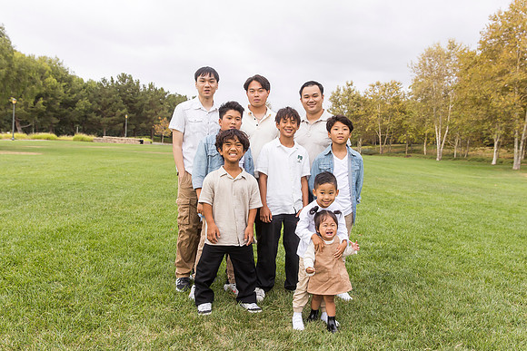 outdoor family photo in irvine by orange county wedding photographer tram bill (239)