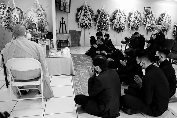Hien's Mom Funeral-B&W (52)