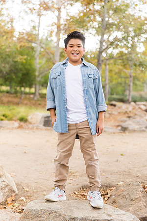 outdoor family photo in irvine by orange county wedding photographer tram bill (96)