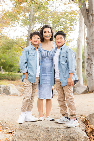 outdoor family photo in irvine by orange county wedding photographer tram bill (84)