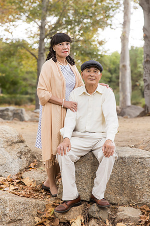 outdoor family photo in irvine by orange county wedding photographer tram bill (141)