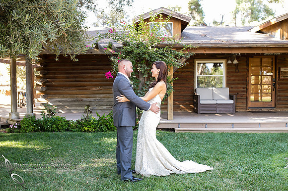first-look-wedding-photo-at-lake-oak-meadows-by-wedding-photographer-in-temecula,-Photoquest-studio-(12)