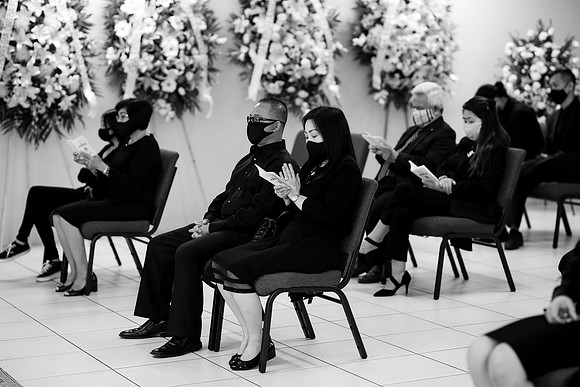 Hien's Mom Funeral-B&W (34)