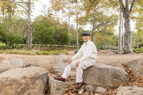 outdoor family photo in irvine by orange county wedding photographer tram bill (149)