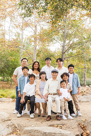 outdoor family photo in irvine by orange county wedding photographer tram bill (44)