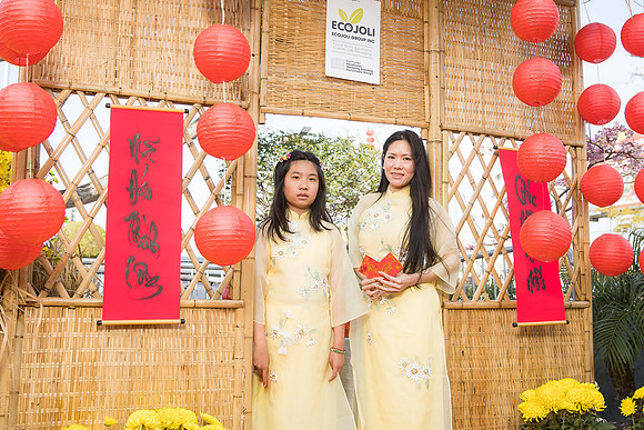 mother and daughter lunar new year viet tet photo orange county los angeles wedding photographer-1