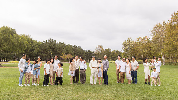 outdoor family photo in irvine by orange county wedding photographer tram bill (200)