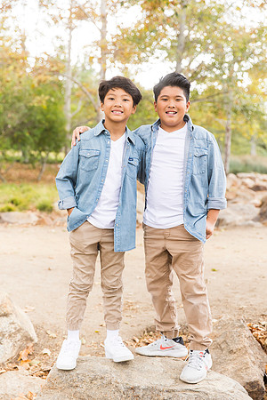 outdoor family photo in irvine by orange county wedding photographer tram bill (88)