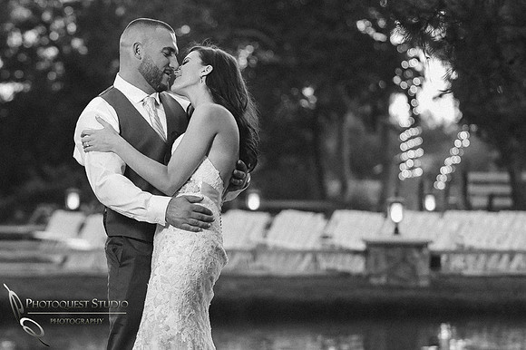 Black and White Wedding photo at Temecula Winery by Photographer of Photoquest Studio