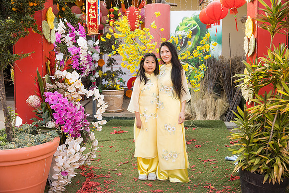 mother and daughter lunar new year viet tet photo orange county los angeles wedding photographer-74