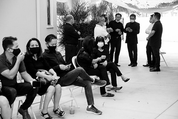 Hien's Mom Funeral-B&W (294)