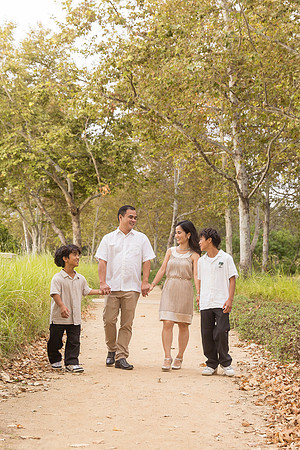 outdoor family photo in irvine by orange county wedding photographer tram bill (234)