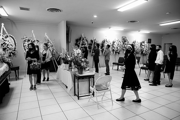 Hien's Mom Funeral-B&W (308)