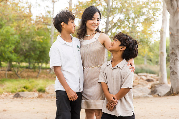 outdoor family photo in irvine by orange county wedding photographer tram bill (61)