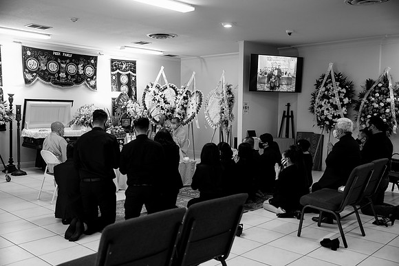 Hien's Mom Funeral-B&W (44)