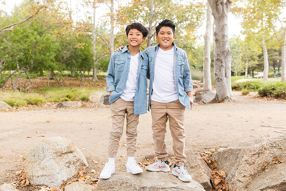 outdoor family photo in irvine by orange county wedding photographer tram bill (89)
