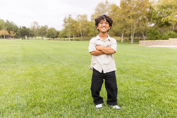 outdoor family photo in irvine by orange county wedding photographer tram bill (222)