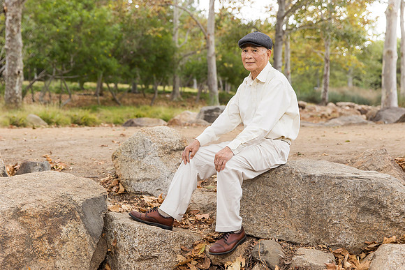 outdoor family photo in irvine by orange county wedding photographer tram bill (148)