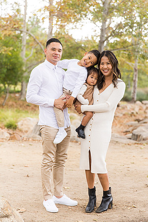 outdoor family photo in irvine by orange county wedding photographer tram bill (109)